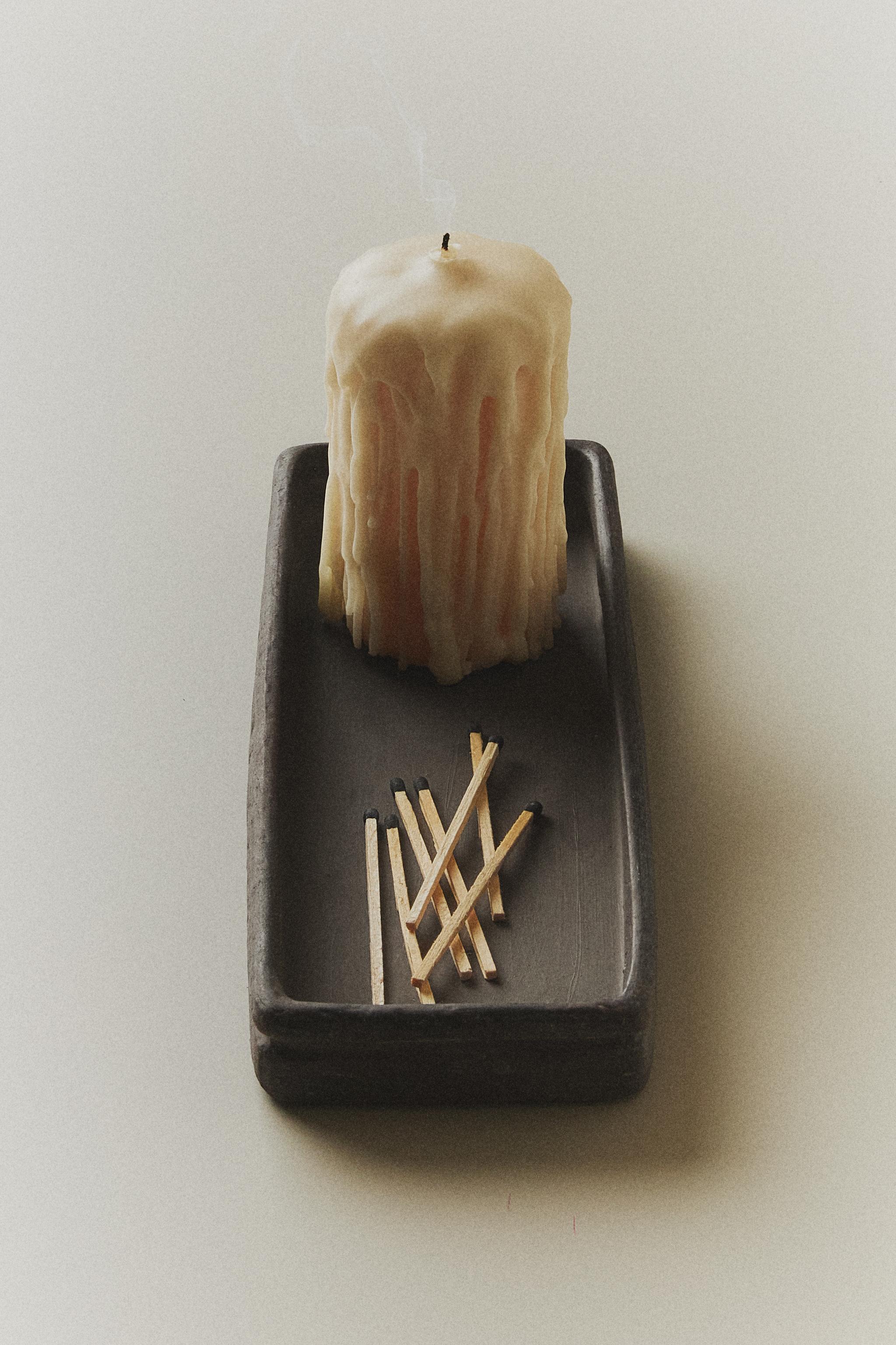 CERAMIC TRAY WITH RECTANGULAR EDGES